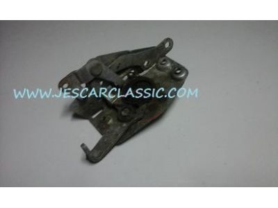 Nissan 100A - Mecanismo de fechadura porta direita