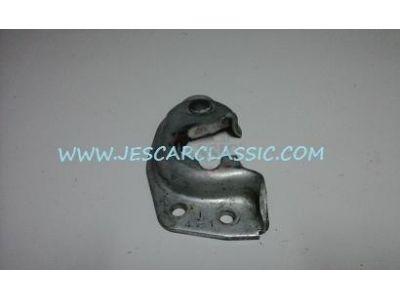 Nissan 100A - Batente de fechadura porta direita