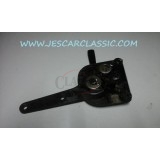 Nissan 100A - Mecanismo de regulação e abertura banco direito