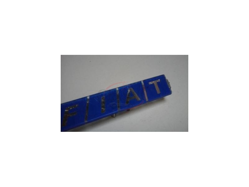Fiat Uno I - Emblema principal (FIAT)