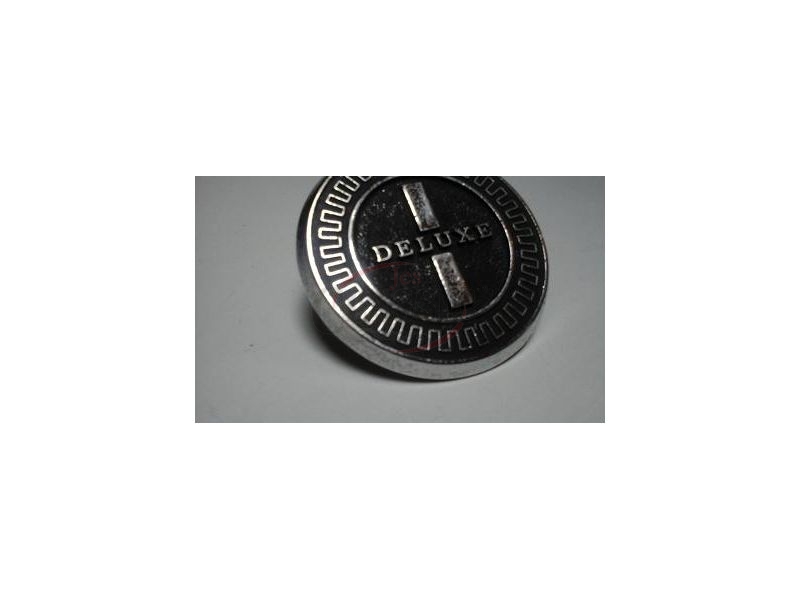 Nissan Bluebird 610 - Emblema lateral (DELUXE)