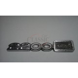Nissan Cedric - Emblema (2200 C)