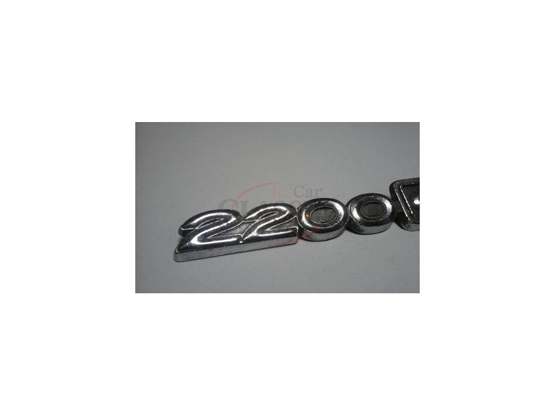 Nissan Cedric - Emblema (2200 C)