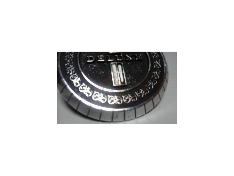 Nissan 1200 B110 - Emblema traseiro (DELUXE)