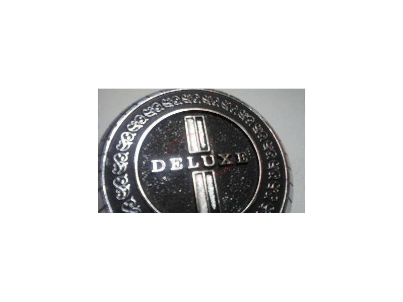 Nissan 1200 B110 - Emblema traseiro (DELUXE)