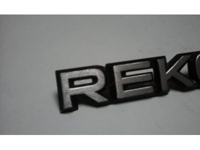 Opel Rekord D / Opel Rekord E - Emblema traseiro (REKORD)