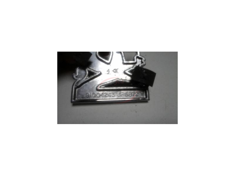 Vauxhall Victor FD / Vauxhall Victor FE - Emblema principal (VAUXHALL)