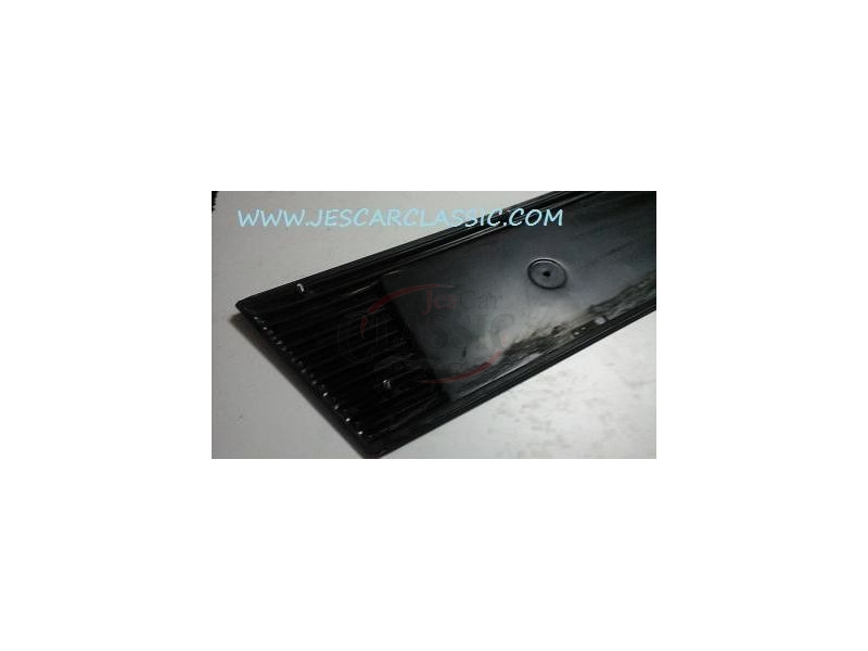 Ford Orion MkI - Friso / Suporte de matricula embelezador da traseira