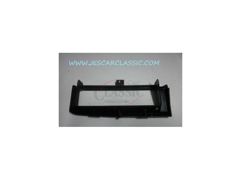 Peugeot 504 - Moldura de acabamento da caixa do porta luvas