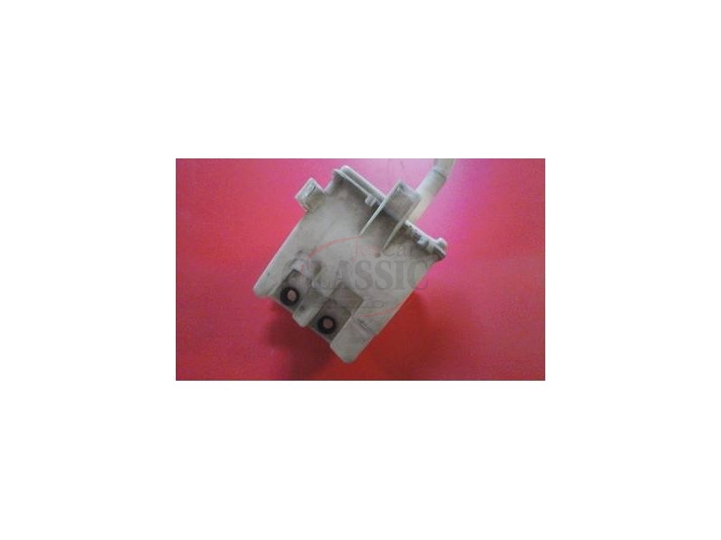 Nissan Primera P10 - Reservatório de água lava-vidros