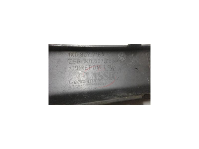 VW Golf V - Friso embelezador do para-choques frente direito