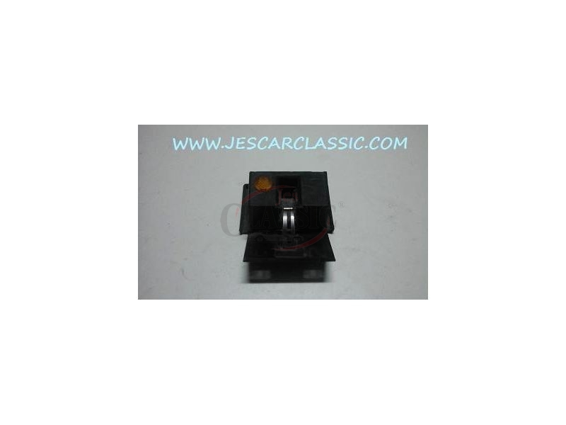 Peugeot 205 I - Cinzeiro da consola central de tablier