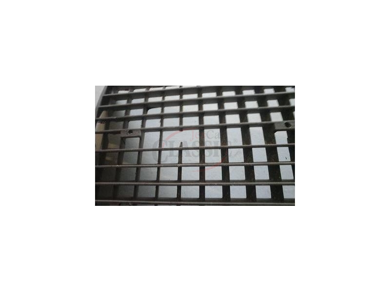 Mercedes-Benz W114 /8 - Grelha principal