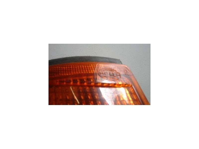 Mercedes-Benz W124 - Farolim frente direito (HELLA)