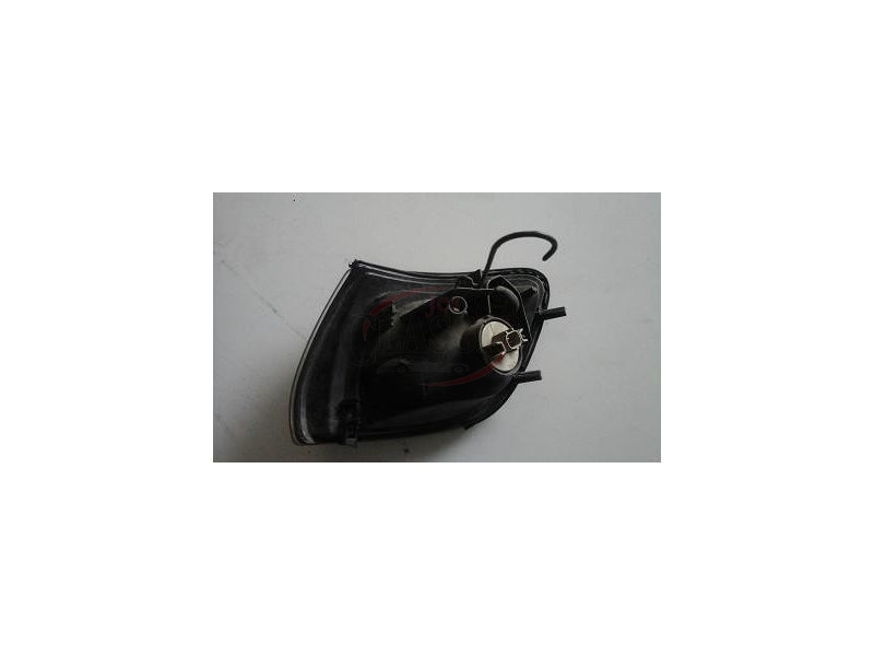 Mitsubishi L400 / Mitsubishi SpaceGear - Farolim frente direito (KOITO)