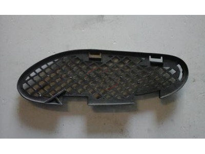 Mercedes-Benz Class C W202 - Grelha de para-choques frente direita