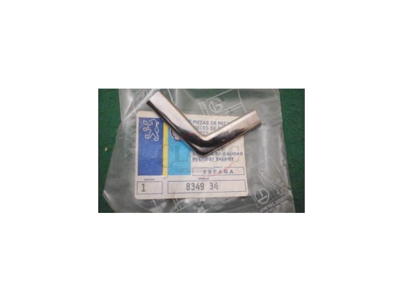 Peugeot 405 - União de friso embelezador do vidro óculo