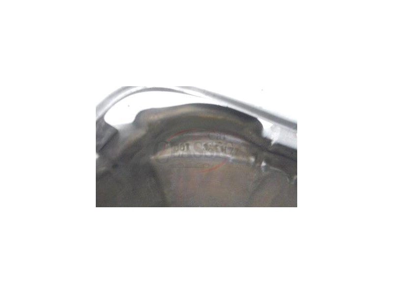Isuzu KBD 26 - Suporte de farol direito (IKI)