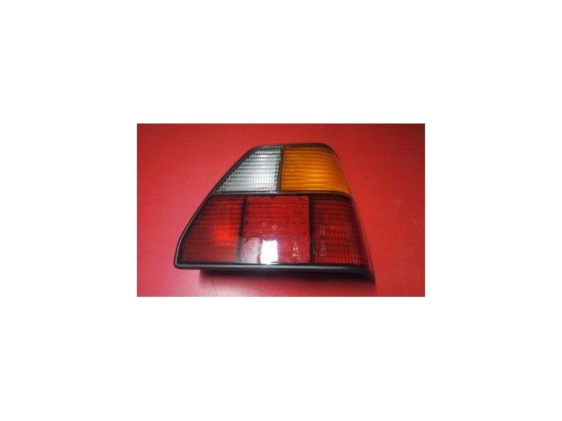 VW Golf II - Farolim traseiro direito (SATURNUS)