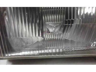 Toyota Corolla IV KE70 - Farol principal direito H4 (KOITO)