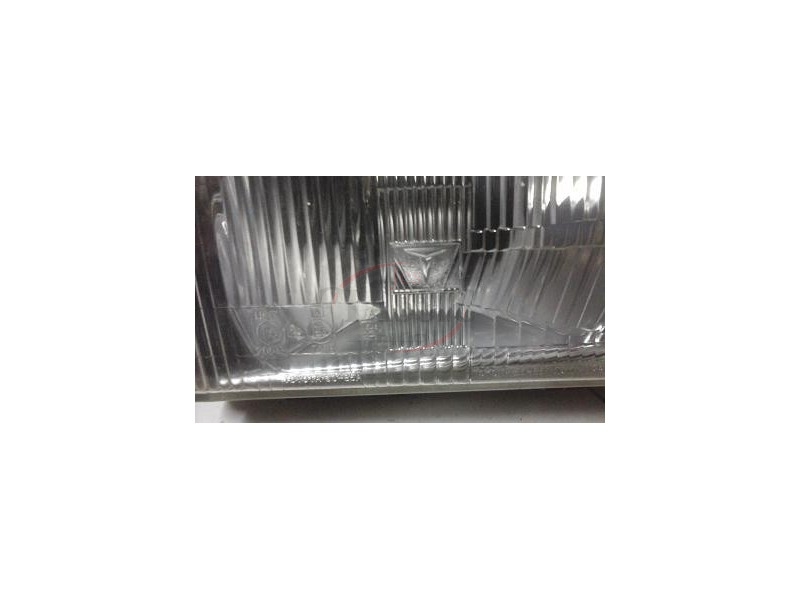 Toyota Corolla IV KE70 - Farol principal direito H4 (KOITO)