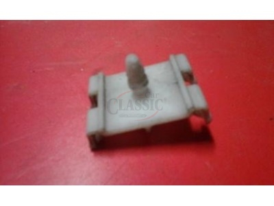 Mercedes-Benz Class C W202 / Mercedes-Benz Class E W210 - Mola de fixação