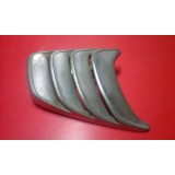 Nissan 100A - Grelha lateral direita