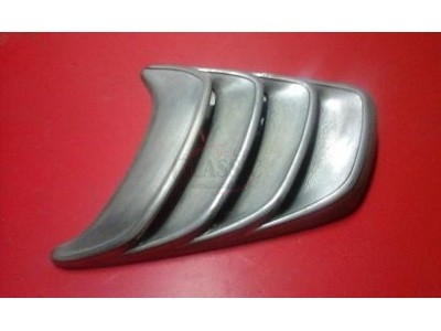 Nissan 100A - Grelha lateral esquerda