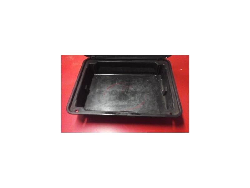 Mercedes-Benz W123 - Caixa de porta objectos traseira (Primeiros Socorros)