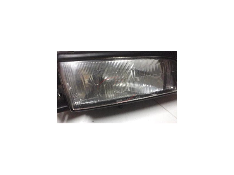 Mazda 323 IV BG - Farol principal direito H4 (KOITO)