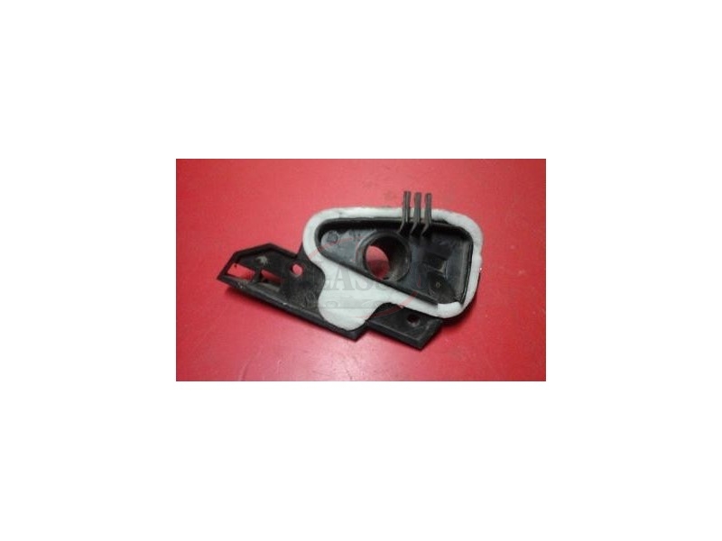 Renault 21 - Suporte de fixação expelho retrovisor exterior
