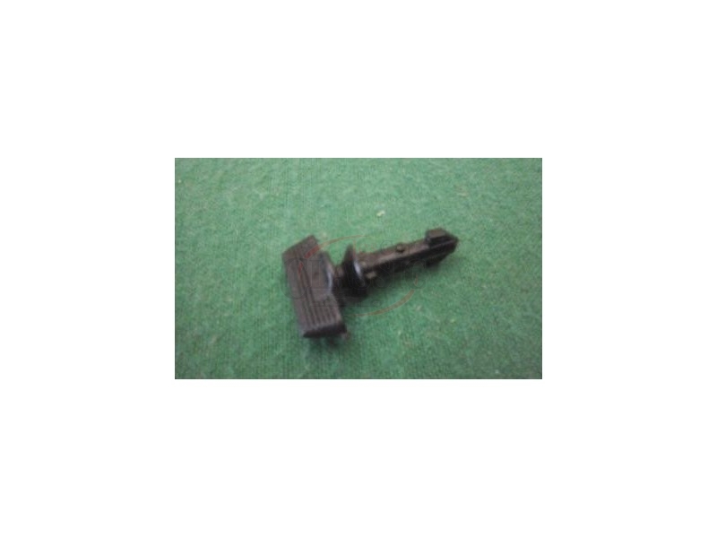 Mercedes-Benz W124 / Mercedes-Benz W201 190 - Mola de fixação suporte lâmpadas farolim traseiro