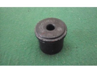 Toyota Corolla II KE26 - Casquilho do olhal mola suspensão traseira (TRAS)
