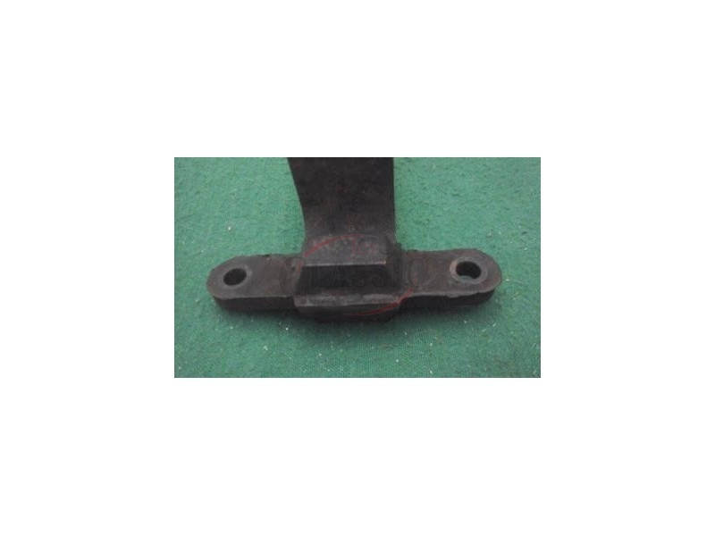 Mercedes-Benz W115/8 - Suporte da suspensão frente