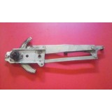Nissan 100A - Elevador de vidro manual direito