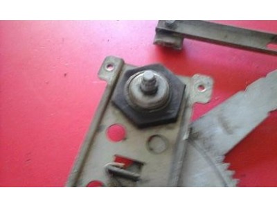 Toyota Corolla II KE20 - Elevador de vidro manual traseiro direito