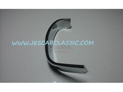 Nissan 1200 B110 - Canto de acabamento da grelha principal lado direito