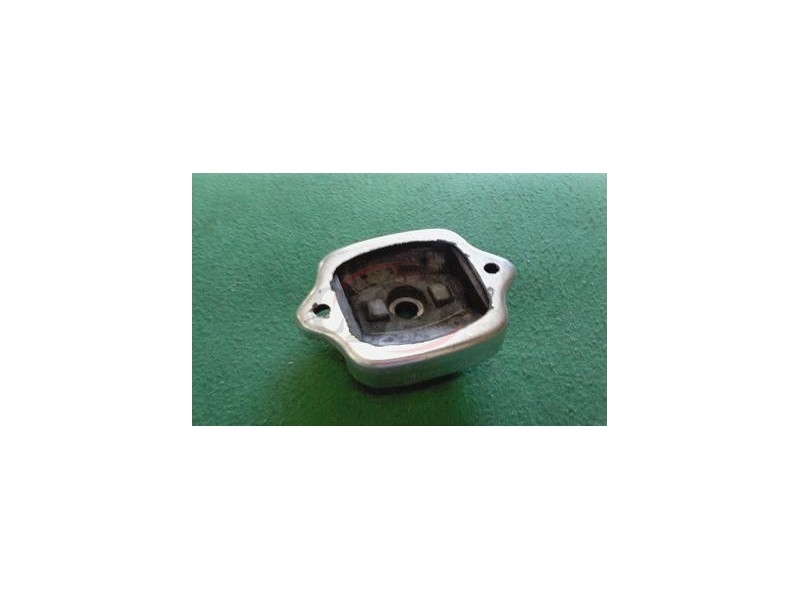 Mercedes-Benz W123 - Apoio de motor