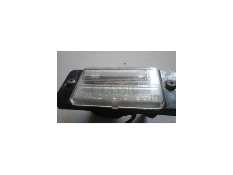 Mitsubishi L200 KA4T - Farolim de iluminação matricula (STANLEY)