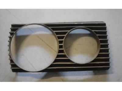 Mercedes-Benz W123 - Grelha de farol principal direita