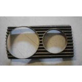 Mercedes-Benz W123 - Grelha de farol principal direita