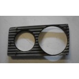 Mercedes-Benz W123 - Grelha de farol principal direita