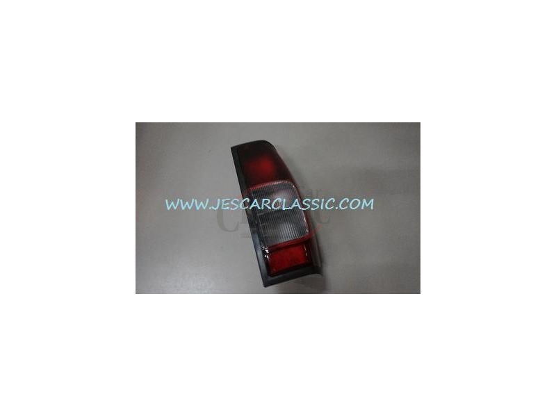 Nissan D22 Pick-up - Farolim traseiro direito