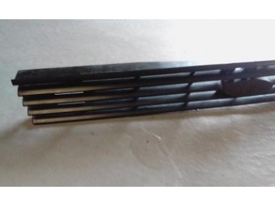 Ford Fiesta MkI - Grelha principal