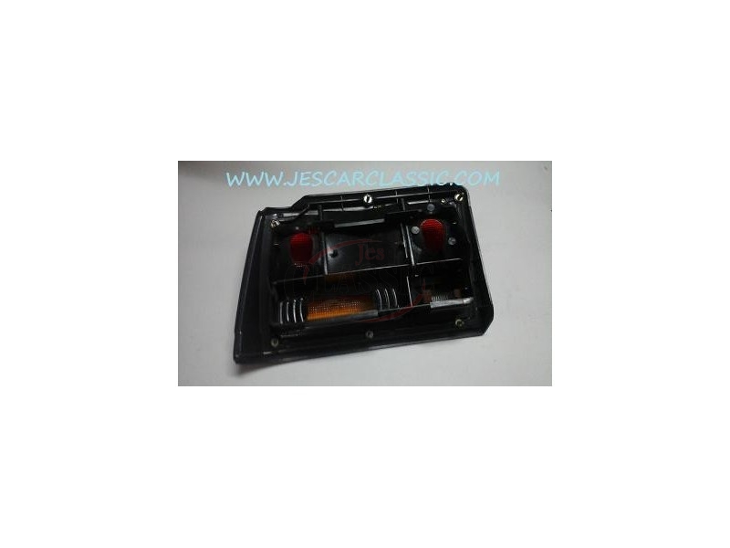 Toyota Corolla V AE80 - Farolim traseiro direito (IKI)