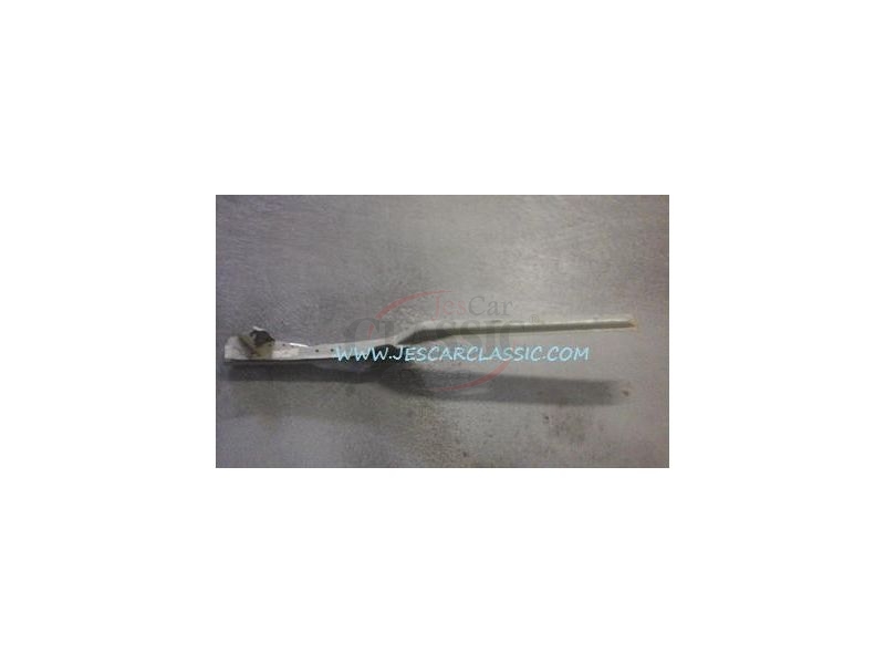 Nissan 1200 B110 Sedan / Nissan 1200 B110 Van / Nissan 1200 B110 Pick-up - Longarina de chassi direita (completa)
