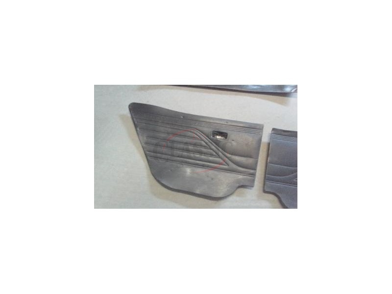 Nissan 100A - Jogo de 4 guarnições interiores de porta e laterais