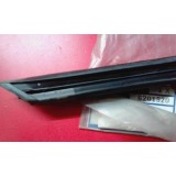 Ford Fiesta MkIV - Calha flocada da porta traseira direita