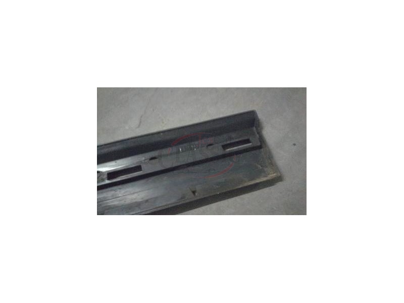 Peugeot 205 CTI / Peugeot 205 GTI - Friso embelezador da porta direita (1212mm)