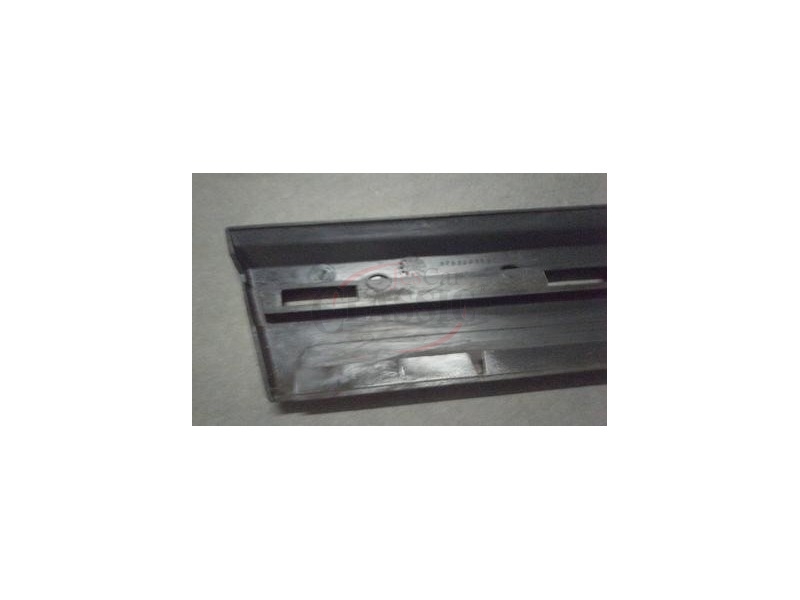 Peugeot 205 CTI / Peugeot 205 GTI - Friso embelezador de porta esquerdo (1212mm)